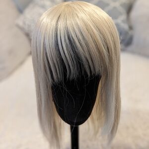 Light blonde mid length wiglet